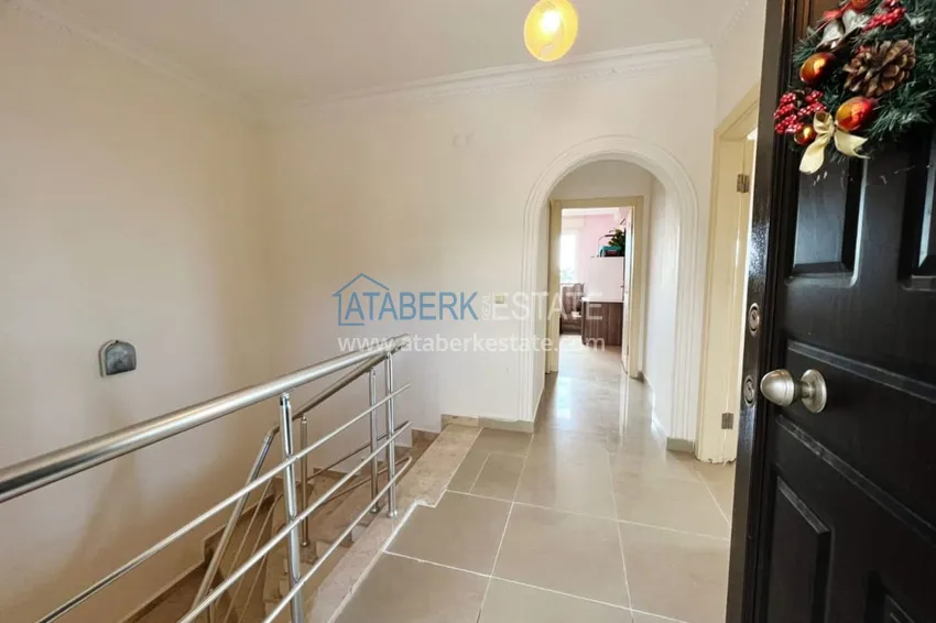 Приобрести Видовой садовый дуплекс 3+1 с мебелью в Алании, район Тепе в клубном комплексе таунхаусов 1 