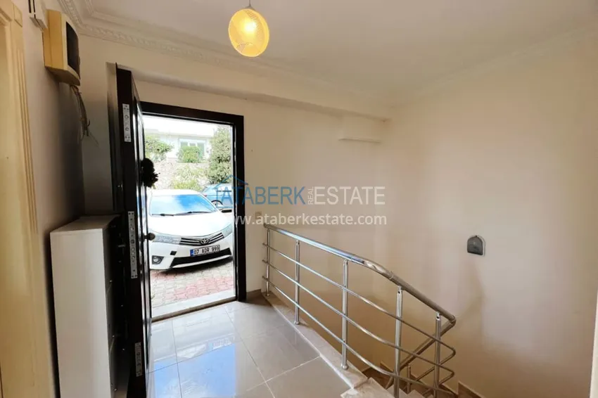 Приобрести Видовой садовый дуплекс 3+1 с мебелью в Алании, район Тепе в клубном комплексе таунхаусов 2 