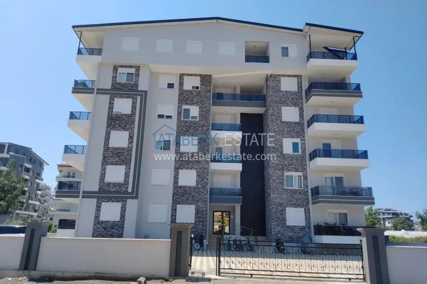 Трехкомнатная квартира с мебелью и техникой напрямую от собственника в Газипаше, Пазарджи 1 