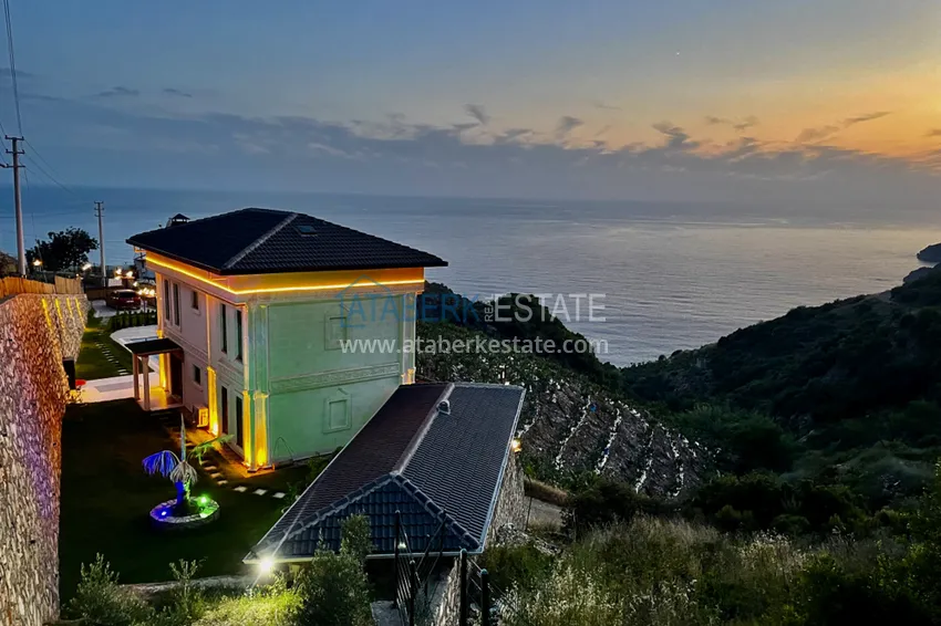 Современная частная двухэтажная вилла с новой мебелью и роскошным панорамным видом в Газипаше  1 