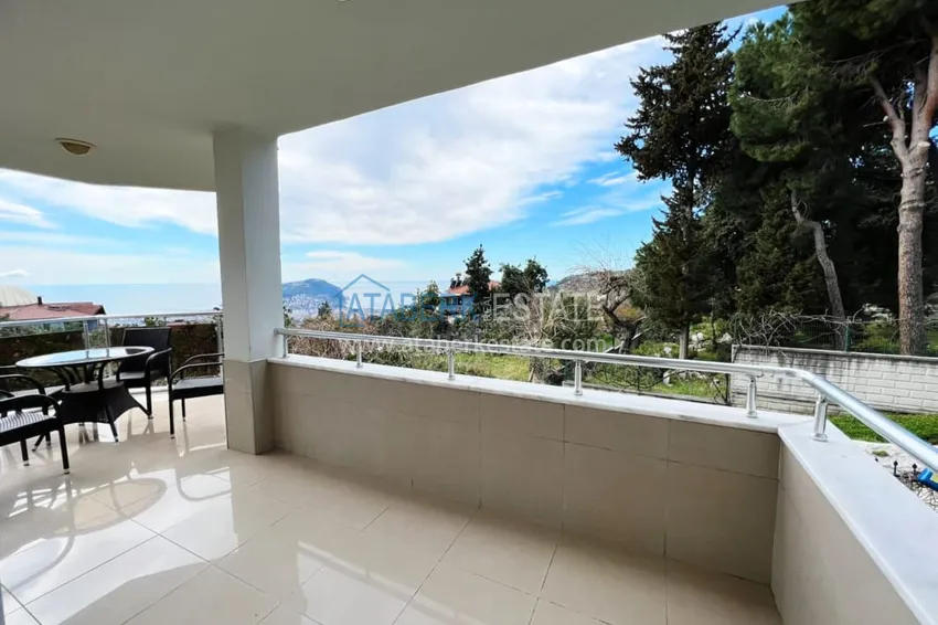 Приобрести Видовой садовый дуплекс 3+1 с мебелью в Алании, район Тепе в клубном комплексе таунхаусов 6 