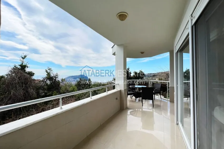 Приобрести Видовой садовый дуплекс 3+1 с мебелью в Алании, район Тепе в клубном комплексе таунхаусов 7 