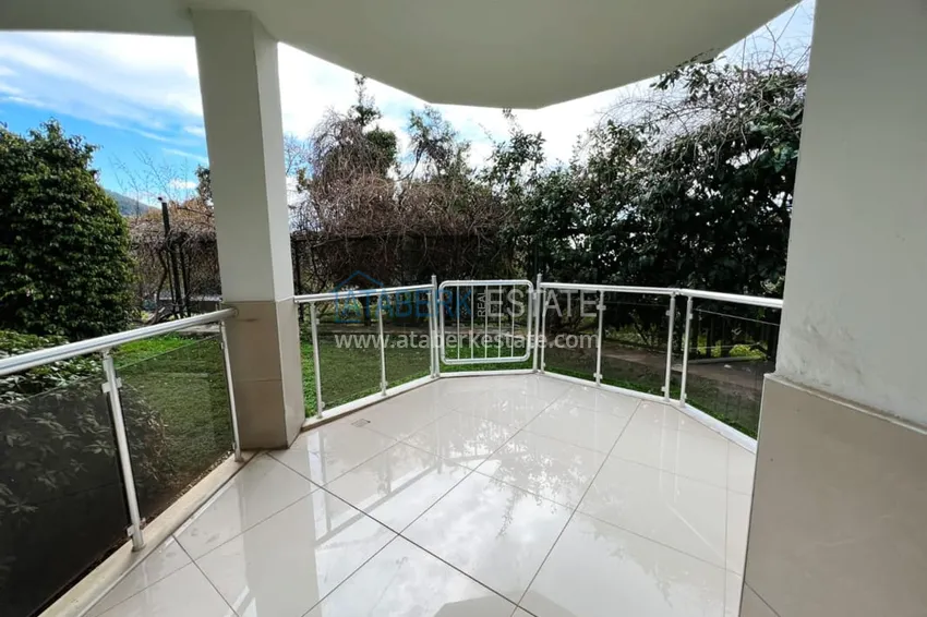 Приобрести Видовой садовый дуплекс 3+1 с мебелью в Алании, район Тепе в клубном комплексе таунхаусов 12 