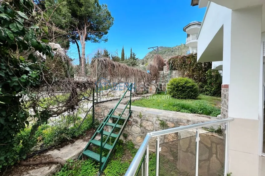 Приобрести Видовой садовый дуплекс 3+1 с мебелью в Алании, район Тепе в клубном комплексе таунхаусов 15 