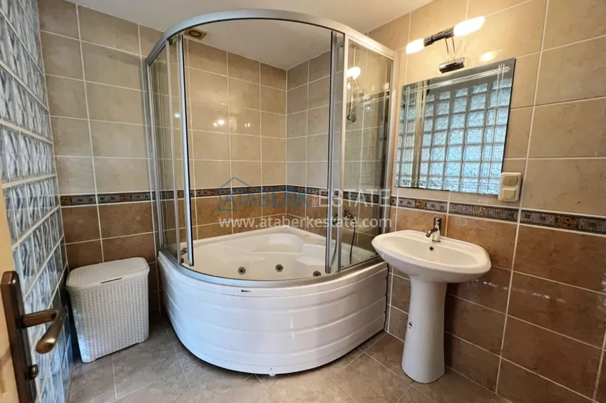 Приобрести Видовой садовый дуплекс 3+1 с мебелью в Алании, район Тепе в клубном комплексе таунхаусов 18 