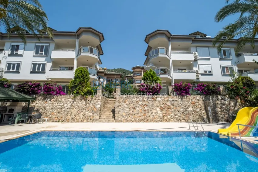 Видовой садовый дуплекс 3+1 с мебелью в Алании, район Тепе в клубном комплексе таунхаусов 18 