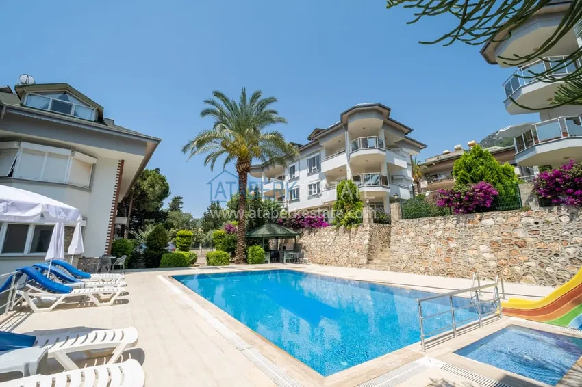 Видовой садовый дуплекс 3+1 с мебелью в Алании, район Тепе в клубном комплексе таунхаусов 19 