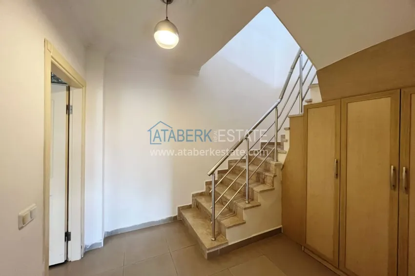 Приобрести Видовой садовый дуплекс 3+1 с мебелью в Алании, район Тепе в клубном комплексе таунхаусов 22 