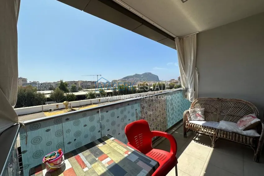 Приобрести Квартира-студия, меблированная с видом на замок, центр Алании - район пляжа Клеопатра 9 