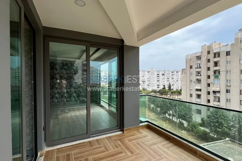 Приобрести Апартаменты 3+1 в жилом комплексе с инфраструктурой в районе Мезитли-Мерсин 21