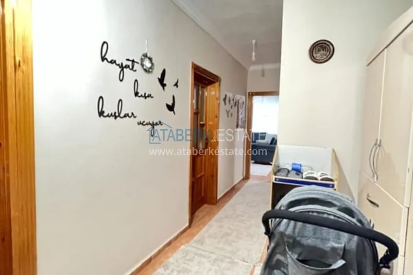 Приобрести Трехкомнатная квартира с мебелью, в 700 метрах от моря в центре района Авсаллар, Алания 1 