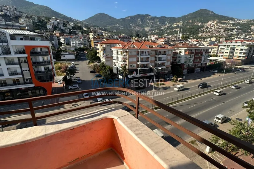 Трехкомнатная квартира с открытым видом на горы и море в центре Алании 1 