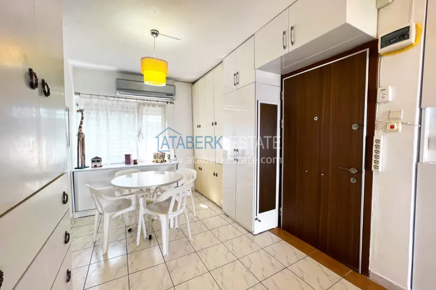 Приобрести Просторная двухкомнатная квартира с мебелью и камином в районе Алании – Конаклы 1 