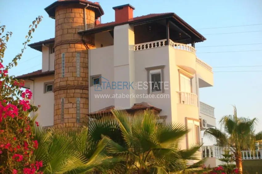 Вилла в Махмутларе с мебелью, видом на море и горы – гражданство 3