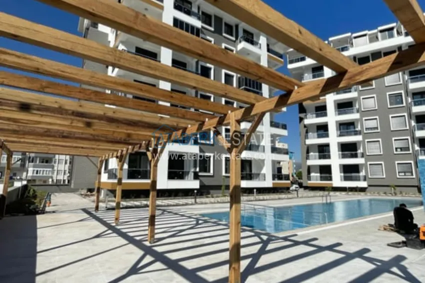 Квартира 1+1 меблированная с застеклённым балконом и видом на море – новостройка, Газипаша 5 