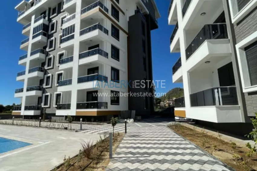 Квартира 1+1 меблированная с застеклённым балконом и видом на море – новостройка, Газипаша 6 