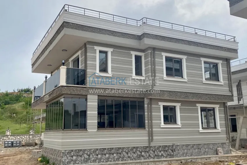 Вилла 5+2 на заключительном этапе строительства с видом на море в районе Торослар города Мерсин 1 