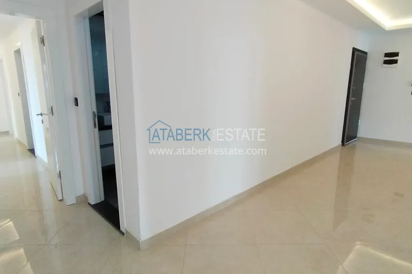 Приобрести Невероятно просторные линейные апартаменты 4+2 в центре Алании в 500 метрах от моря 1 