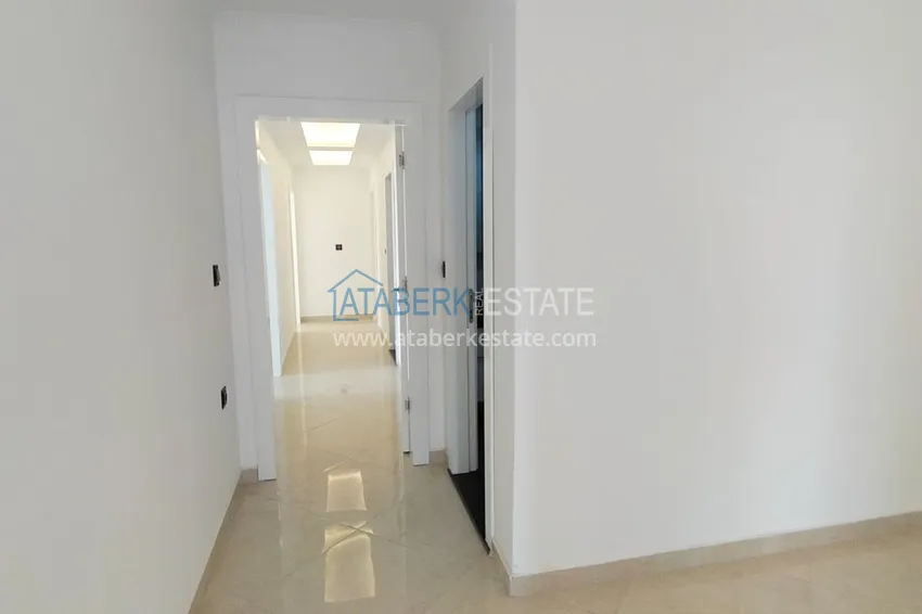 Приобрести Невероятно просторные линейные апартаменты 4+2 в центре Алании в 500 метрах от моря 3 