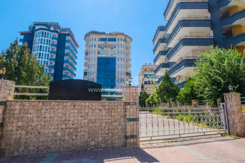 Двухкомнатная квартира с мебелью и видом на море в комплексе на первой береговой, район Тосмур – Алания  5 