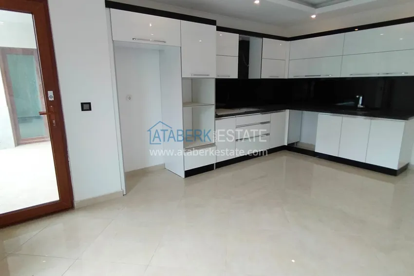 Приобрести Невероятно просторные линейные апартаменты 4+2 в центре Алании в 500 метрах от моря 9 