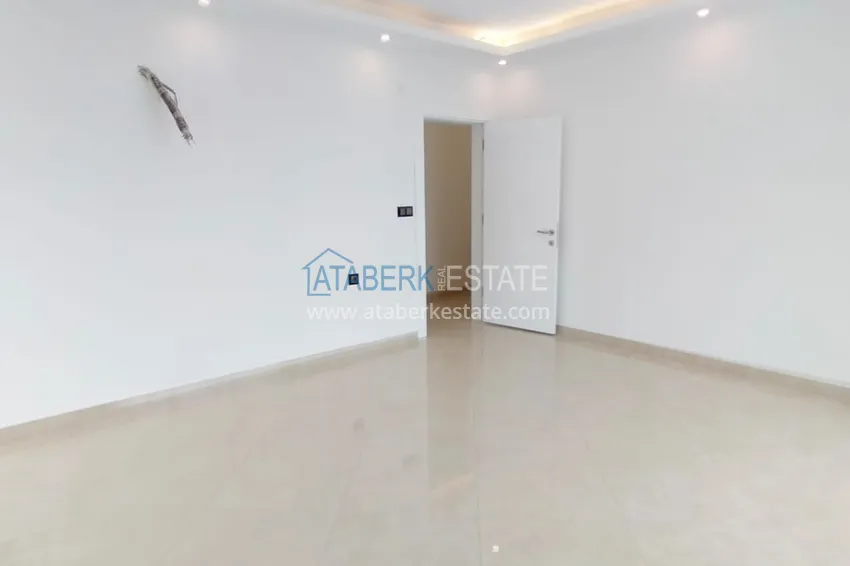 Приобрести Невероятно просторные линейные апартаменты 4+2 в центре Алании в 500 метрах от моря 10 