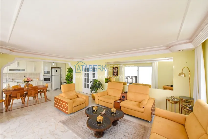 Приобрести Квартира 2+1 «под ключ» на первой береговой линии с прямым видом на море – Алания, Махмутлар. Подходит для гражданства 4