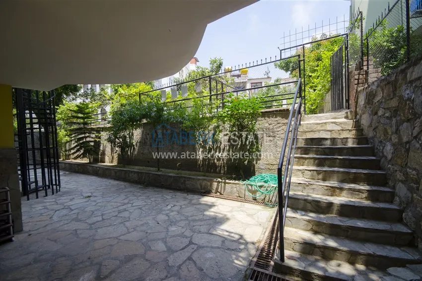 Квартира 3+1 с мебелью в жилом комплексе с минимальной инфраструктурой, центр Алании 8 