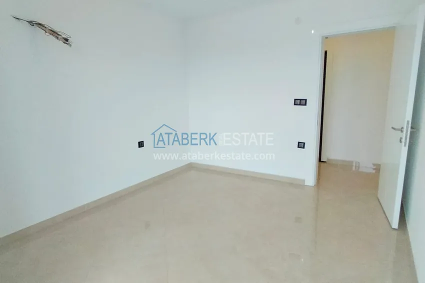 Приобрести Невероятно просторные линейные апартаменты 4+2 в центре Алании в 500 метрах от моря 12 