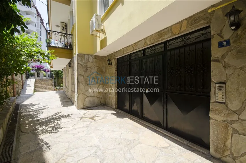 Квартира 3+1 с мебелью в жилом комплексе с минимальной инфраструктурой, центр Алании 12 