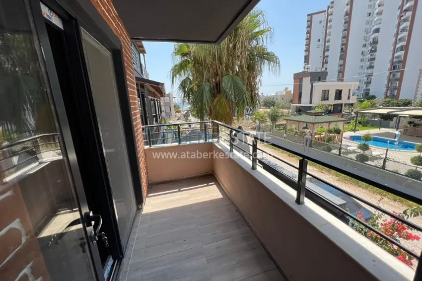 Приобрести Двухэтажная вилла с террасой и частной территорией в районе Чешмели-Мерсин 19 