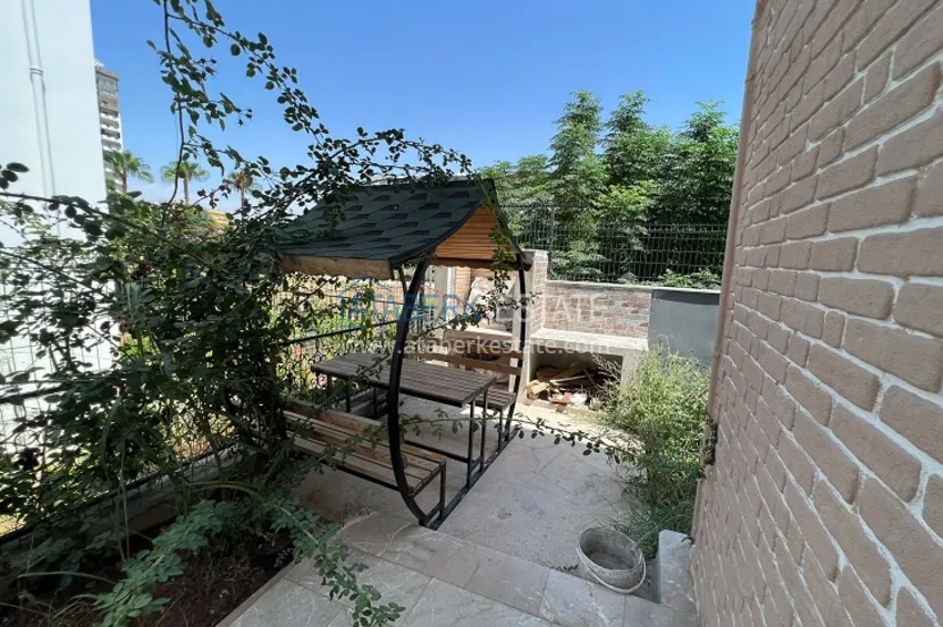 Двухэтажная вилла с террасой и частной территорией в районе Чешмели-Мерсин 5 