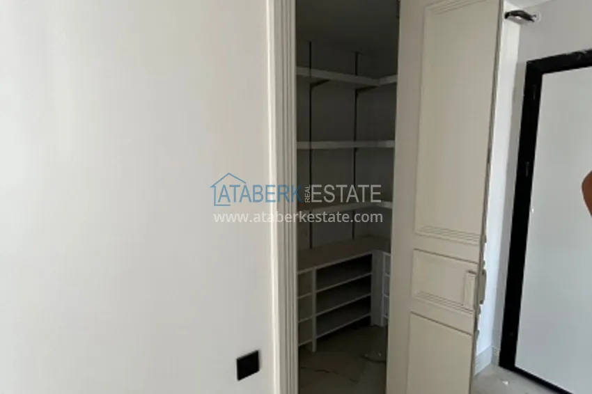 Приобрести Двухуровневый пентхаус 4+1 в современном жилом комплексе Мезитли-Мерсин 15 