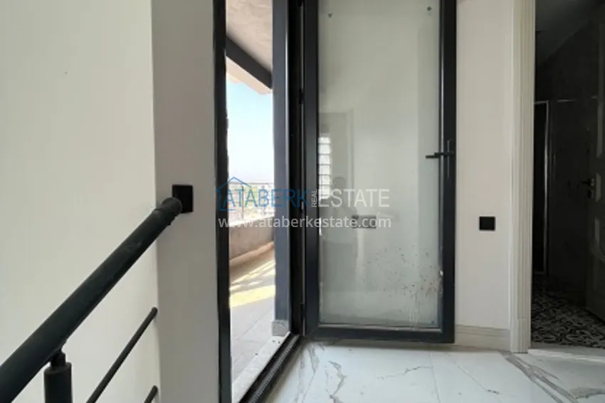 Приобрести Двухуровневый пентхаус 4+1 в современном жилом комплексе Мезитли-Мерсин 20 