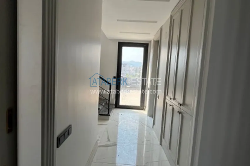 Приобрести Двухуровневый пентхаус 4+1 в современном жилом комплексе Мезитли-Мерсин 24 