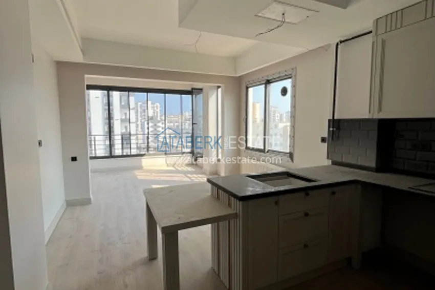 Приобрести Двухуровневый пентхаус 4+1 в современном жилом комплексе Мезитли-Мерсин 7 