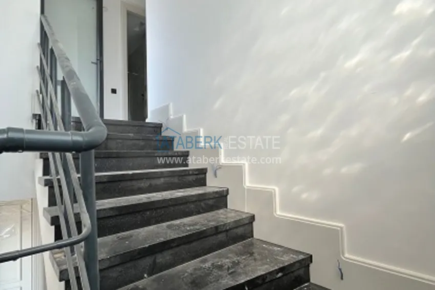 Приобрести Двухуровневый пентхаус 4+1 в современном жилом комплексе Мезитли-Мерсин 26 