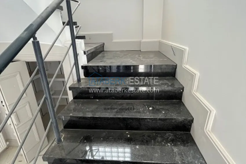 Приобрести Двухуровневый пентхаус 4+1 в современном жилом комплексе Мезитли-Мерсин 28 