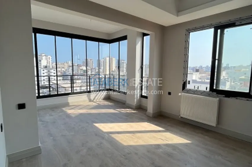 Приобрести Двухуровневый пентхаус 4+1 в современном жилом комплексе Мезитли-Мерсин 1 