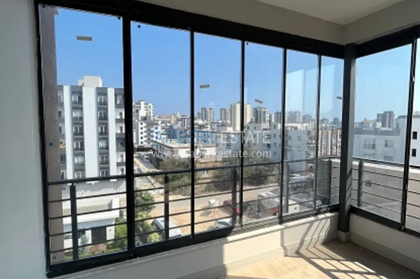 Приобрести Двухуровневый пентхаус 4+1 в современном жилом комплексе Мезитли-Мерсин 2 