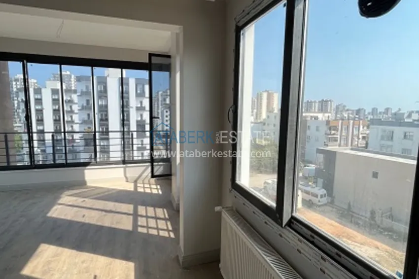 Приобрести Двухуровневый пентхаус 4+1 в современном жилом комплексе Мезитли-Мерсин 3 