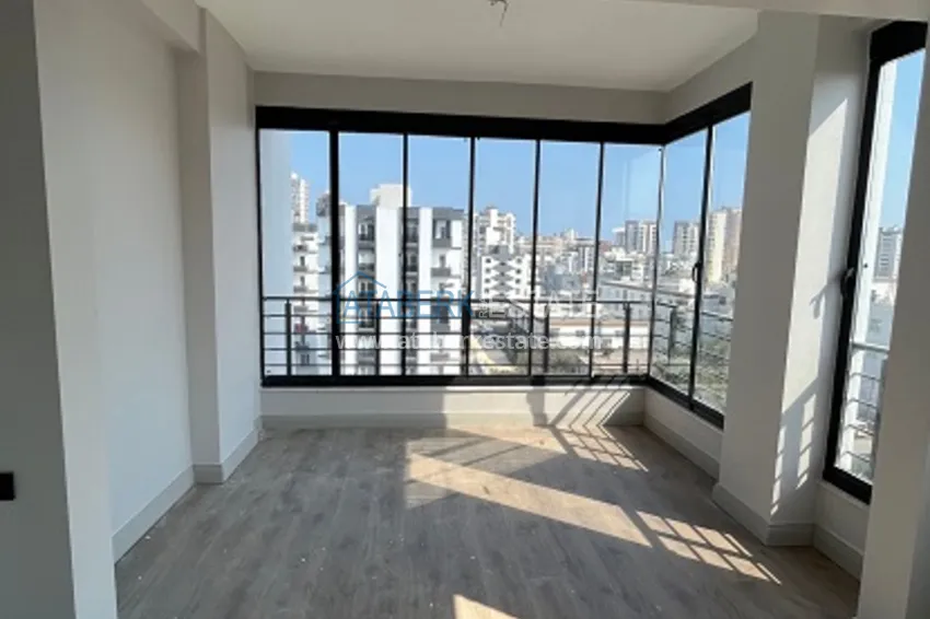 Приобрести Двухуровневый пентхаус 4+1 в современном жилом комплексе Мезитли-Мерсин 4 