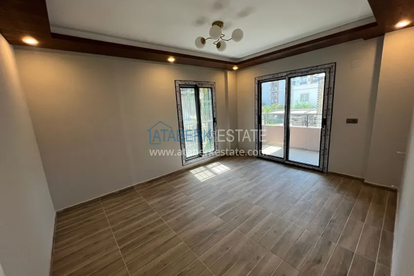 Приобрести Двухэтажная вилла с террасой и частной территорией в районе Чешмели-Мерсин 4 