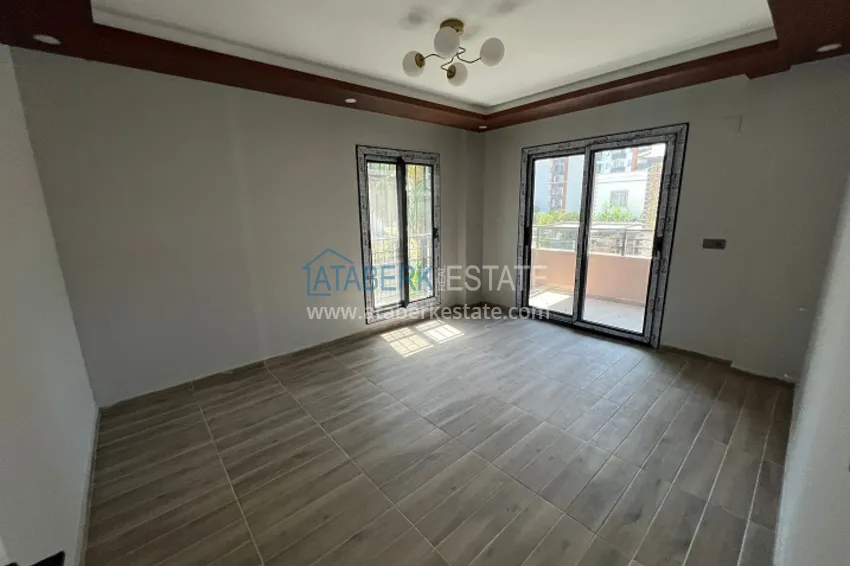 Приобрести Двухэтажная вилла с террасой и частной территорией в районе Чешмели-Мерсин 6 