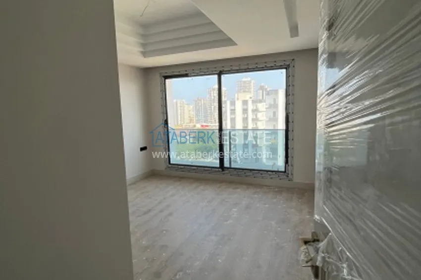 Приобрести Двухуровневый пентхаус 4+1 в современном жилом комплексе Мезитли-Мерсин 14 