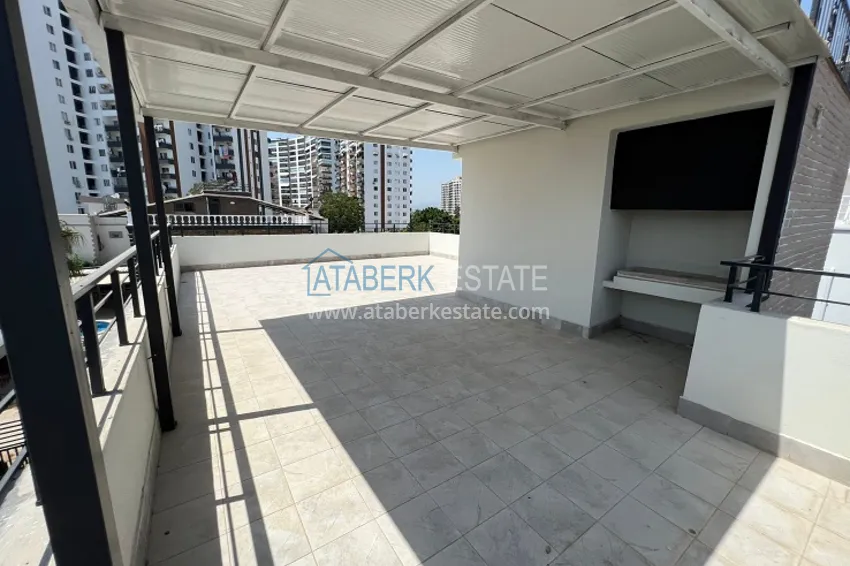 Приобрести Двухэтажная вилла с террасой и частной территорией в районе Чешмели-Мерсин 20 