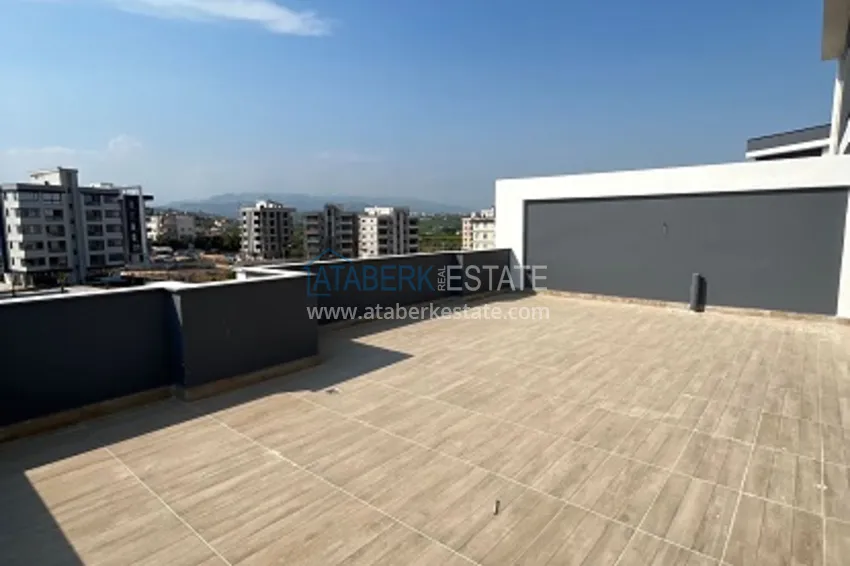 Приобрести Двухуровневый пентхаус 4+1 в современном жилом комплексе Мезитли-Мерсин 37 