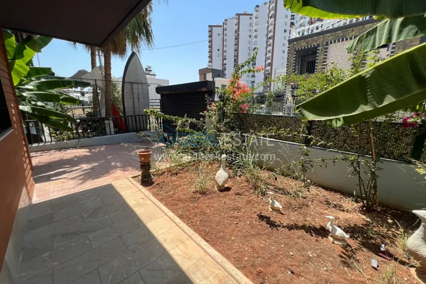 Двухэтажная вилла с террасой и частной территорией в районе Чешмели-Мерсин 8 