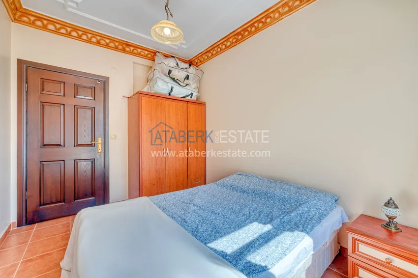 Приобрести Трехкомнатная меблированная квартира в центре Алании в комплексе городского типа 10 