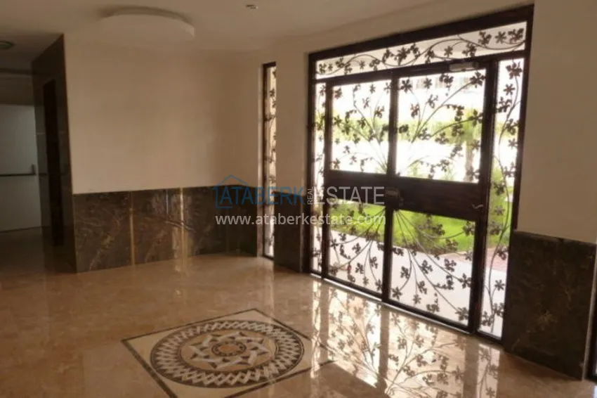 Квартира 2+1 с мебелью и большим застеклённым балконом, район Махмутлар – Алания 11